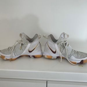 Lebron James Nike 14 White Wine 8.5 men’s shoes